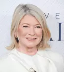 Martha Stewart, în costum de baie pe coperta revistei Sports Illustrated. Are 81 de ani