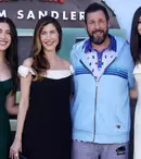 Adam Sandler, în trening la premiera filmului Leo. Actorul a fost însoțit de soție și de fiicele lor