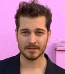 Çağatay Ulusoy s-a întors la Netflix. Despre ce e vorba în noul său serial, „Kübra”
