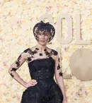 Motivul pentru care Rosamund Pike și-a acoperit fața cu un voal negru la Gala Globurilor de Aur: „Aveam chipul complet distrus”