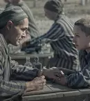 Au fost lansate primele imagini din „Tatuatorul de la Auschwitz”. Când are premiera serialul pe SkyShowtime