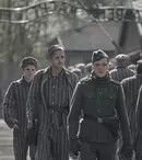 Iubire în mijlocul infernului. Serialul „Tatuatorul de la Auschwitz”, disponibil la SkyShowtime. De când