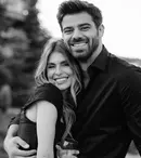 Sânziana Negru, ședință foto cu iubitul său. Câștigătoarea „America Express” a pozat pe umerii lui Ștefan Floroaica