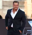 Alan Ritchson, agresat sexual de un fotograf celebru. Detalii neștiute despre drama actorului din „Reacher”