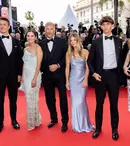 Kevin Costner, apariție rară pe covorul roșu de la Cannes. Actorul a fost însoțit de 5 dintre copiii săi