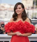 Selena Gomez a fost aplaudată minute întregi la Cannes. Cântăreața a ales o ținută care a furat toate privirile