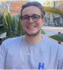 Aris Eram a dat-o uitării pe Laura Giurcanu. Fiul Andreei Esca iubește din nou. Cum a fost surprins alături de cea care l-a cucerit