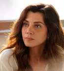 Cine este Gökçe Bahadır, protagonista serialului „Tablou de familie”. A trecut printr-un divorț dureros