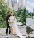 Ramona Păun și Cosmin Mihăiță s-au căsătorit la New York, după 10 ani de relație. Ce surpriză spectaculoasă a primit prezentatoarea