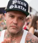 Shifty Shellshock a fost găsit fără viață, în casă, la doar 49 de ani. Solistul formației Crazy Town se lupta de ani întregi cu dependența de droguri