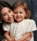 Nicole Cherry, noi imagini adorabile cu fetița sa, în vârstă de 2 ani. Artista și-a asortat costumul de baie cu cel al puștoaicei sale