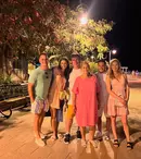 Imagini de colecție cu părinții Oanei Moșneagu și ai lui Vlad Gherman. Au petrecut împreună pe litoral: „Suntem norocoși”