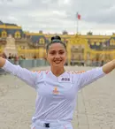 Salma Hayek, în trening la Palatul Versailles. Actrița a purtat torța olimpică prin Sala Oglinzilor