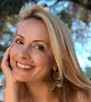 Pe ce plajă se relaxează Simona Gherghe în vacanță. „Mai ieftină ca Mamaia, doar 10 euro şezlongul!”