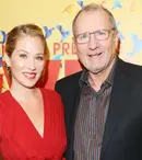 Christina Applegate, revedere emoționantă cu Ed O'Neill, cel care i-a fost tată în „Familia Bundy”: „Dacă nu vă place nimic la mine e vina lui!”