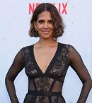Halle Berry, senzațională într-o rochie transparentă la premiera „The Union”. Imagini de pe covorul roșu
