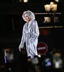 Jane Fonda a defilat pe podiumul de la Săptămâna Modei din Paris, la 86 de ani. Actrița a purtat o ținută curajoasă