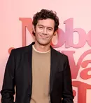 Cine este Adam Brody, rabinul Noah din serialul Netflix „Nimeni nu vrea asta”. Ce roluri l-au adus în atenția publicului