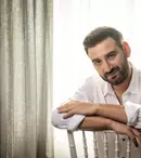 Imagini de colecție din copilăria lui Cosmin Vijeu. Cu ce mari artiști are poze vedeta de la „Asia Express”. Aurelian Temișan: „Are cu ce se mândri”