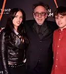 Tim Burton, apariție rară alături de cei doi copii ai săi pe covorul roșu. Billy Ray și Nell au o mamă la fel de celebră