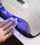 Top 5 avantaje ale utilizării lămpii UV/LED pentru oje semipermanente
