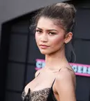Zendaya, apariție îndrăzneață pe covorul roșu. Ce omagiu special i-a adus legendarei Cher