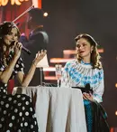 Imagini emoționante cu Theo Rose și sora ei. Au cântat împreună în spectacolul „Pe vechi”. Raluca Diaconu: „Sunt mândră! Sunt copleșită!”