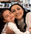 Andra și fiica ei au cântat împreună pe scenă. Ce ținute superbe au purtat Eva Măruță și mama ei celebră