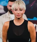 Giulia Anghelescu, în ringul de box într-un meci demonstrativ din Ungaria. Artista s-a antrenat cu Leonard Doroftei