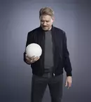 Primele imagini și data premierei pentru „Schmeichel”, noul serial original SkyShowtime. Documentarul prezintă povestea portarului Peter Schmeichel