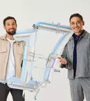 „Super Neatza” împlinește 17 ani. Ce surprize au pregătit Răzvan Simion și Dani Oțil pentru ediția specială de vineri