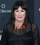 Anjelica Huston a suferit de cancer. Actrița a ținut totul secret. „Am reușit să supraviețuiesc și sunt mândră de mine”