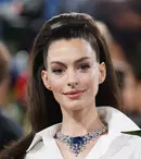 Anne Hathaway a uimit la Met Gala 2025, arătând cu cel puțin 20 de ani mai tânără. „Chirurgii esteticieni chiar sunt buni în ziua de azi”