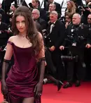 Iuliana Doroftei a ajuns la Cannes. Câștigătoarea „Bravo, ai stil” a furat toate privirile cu o ținută marca Vivienne Westood