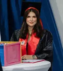 Monica Bîrlădeanu a absolvit Psihologia la 45 de ani. Imagini emoționante de la festivitate și surpriza pregătită de Maria Buză