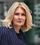 Alessandra Stoicescu transmite din SUA de la Reuniunea Consiliului de Pace. Când e emisiunea la Antena 1