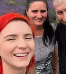 Cristina Ciobănașu, momente de liniște și emoție acasă, la Botoșani. Imagini rare cu părinții ei în lanul de lavandă