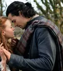 Prequelul „Sânge din sângele meu” aduce o nouă poveste în universul „Străina”. Protagonistul seamănă izbitor cu Sam Heughan