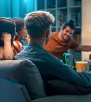 Organizarea unei seri de cinema tematice: 7 pași pentru o experiență memorabilă acasă
