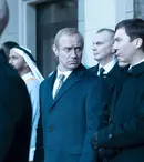 Jude Law a fost ovaționat 10 minute la Veneția pentru interpretarea lui Putin din „The Wizard of the Kremlin”. Pelicula i-a cucerit pe critici