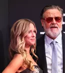 Russell Crowe, în centrul atenției la Festivalul de Film de la Toronto. A apărut pe covorul roșu alături de iubita cu 26 de ani mai tânără