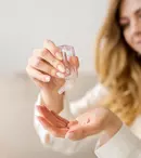 Parfumul tău, regulile tale: Cum să combini aromele pentru o semnătură unică toamna asta