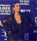 Adela Popescu a surprins cu o rochie inedită la gala Pro TV: „Nu ți-ai pus și tu ceva mai decent”. Ce ținută a purtat soția lui Radu Vâlcan