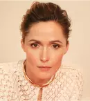 „If I Had Legs I’d Kick You”, drama care a adus Ursul de Argint pentru Rose Byrne. Un film incomod, dar necesar