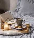 Cum să aduci confortul iernii în dormitorul tău – idei de design hygge