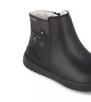 Ghete pentru fete: încălțămintea ideală pentru zilele reci și ploioase