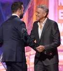 Reuniune legendară după 30 de ani: de la „Spitalul de Urgență” la premiile Globurile de Aur 2026. George Clooney și Noah Wyle s-au îmbrățișat pe covorul roșu