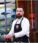Cine este Alex Dodoaia de la „Chefi la cuțite” 2026. Povestea bucătarului care a lăsat Londra pentru Antena 1: „Culegeam totul proaspăt la 6:30 dimineața”