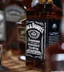 De ce Jack Daniel’s are preț diferit în club, la festival și online