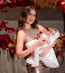 Emily Burghelea, primele imagini de la botezul Elisabetei: „Îmi bate inima mai tare!”. Detaliul neașteptat din spatele ținutei vedetei